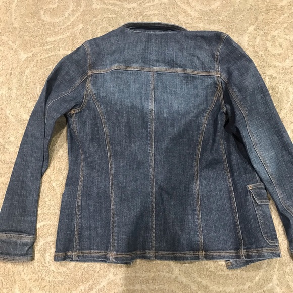 Like new tapered women’s jean jacket - Picture 3 of 4